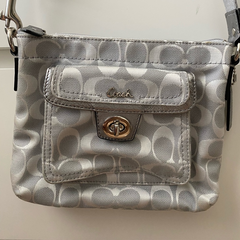 COACH- crossbody w/adjustable strap
